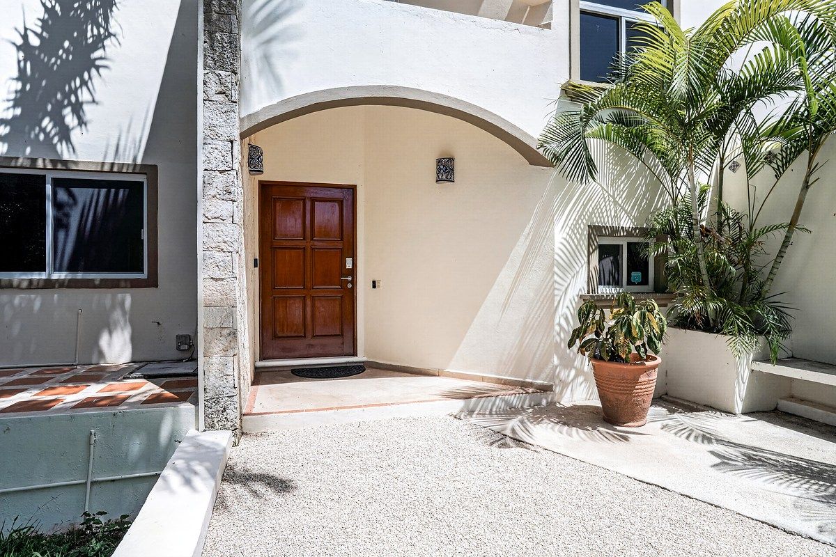 Villa Arrecife | Luxury 6-Bedroom Villa for Sale in Akumal | Grand Sirenis Resor