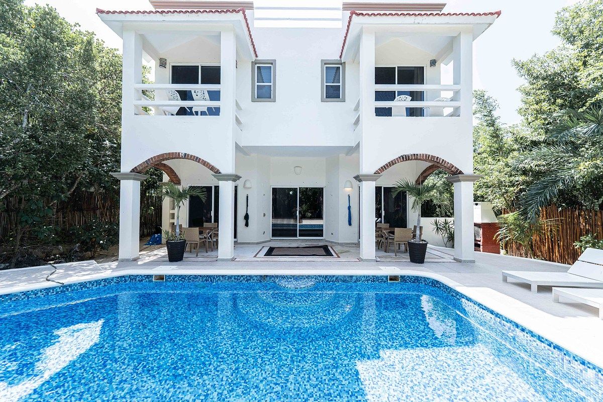 Villa Arrecife | Luxury 6-Bedroom Villa for Sale in Akumal | Grand Sirenis Resor
