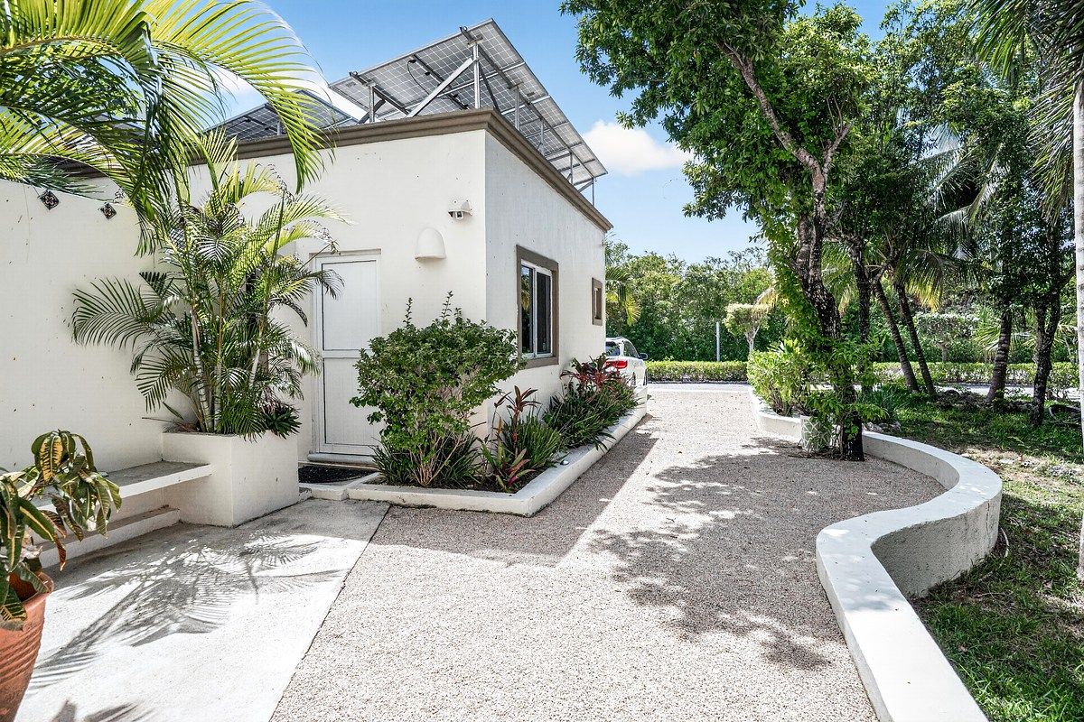 Villa Arrecife | Luxury 6-Bedroom Villa for Sale in Akumal | Grand Sirenis Resor