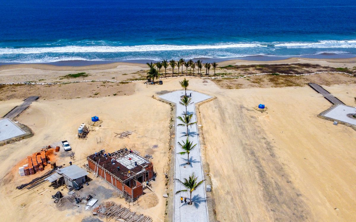 Residential lot for sale / Lote residencial en venta en Zihuatanejo