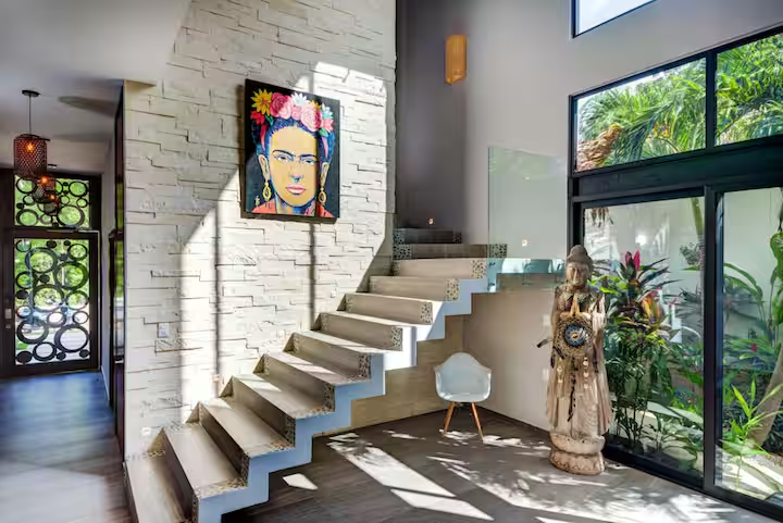 Casa Lulu – Villa de lujo con diseño tropical, paneles solares y piscina privada