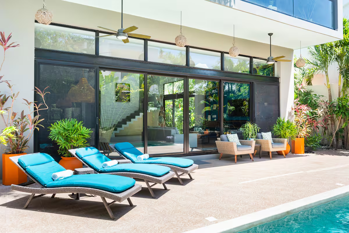 Casa Lulu – Villa de lujo con diseño tropical, paneles solares y piscina privada