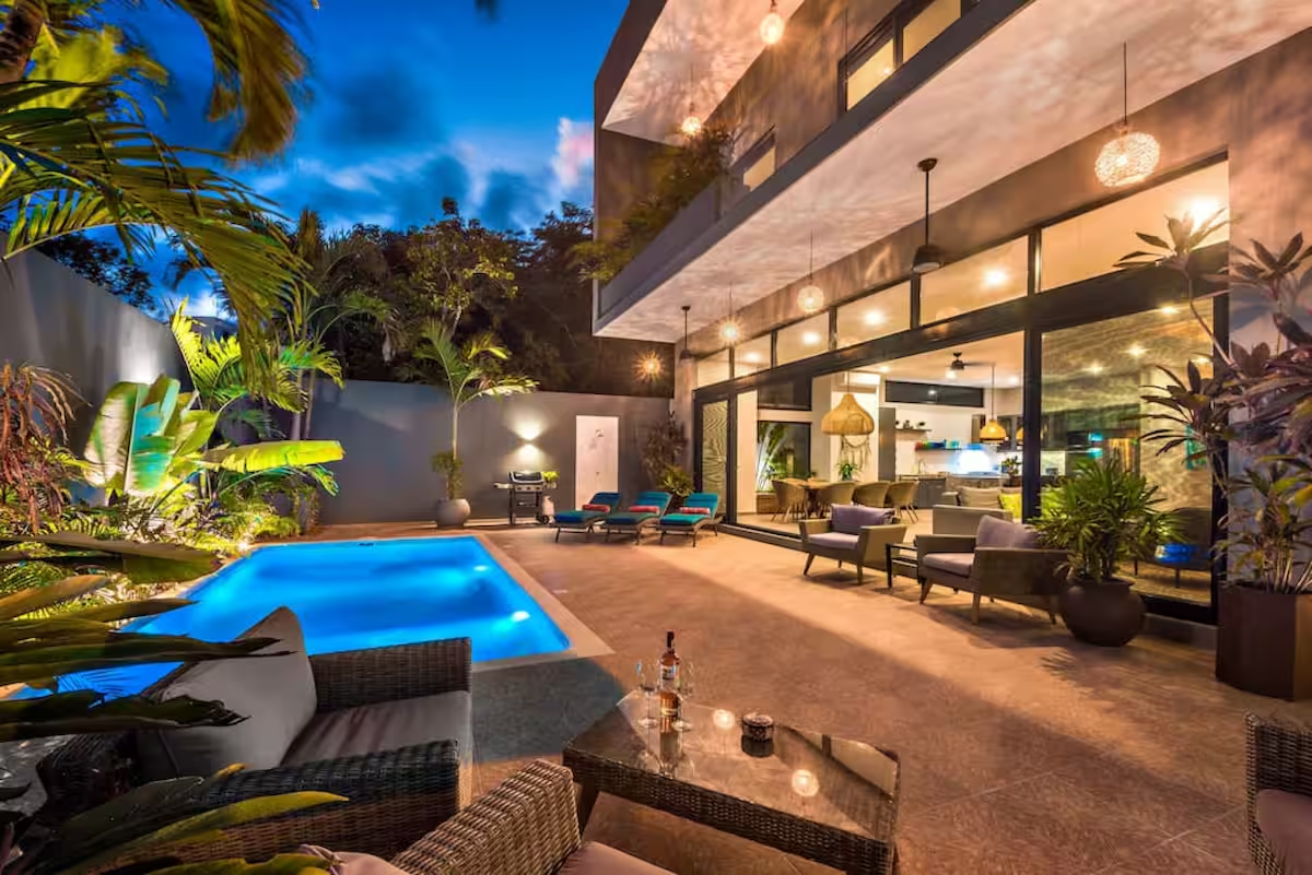 Casa Lulu – Villa de lujo con diseño tropical, paneles solares y piscina privada