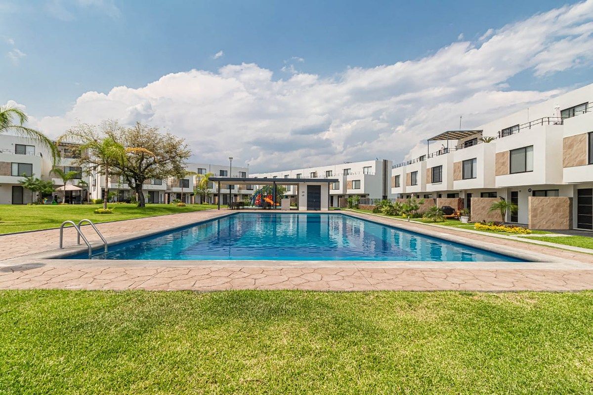 Casa en Venta o Renta con 3 Habitaciones, Alberca y Amenidades en Xochitepec