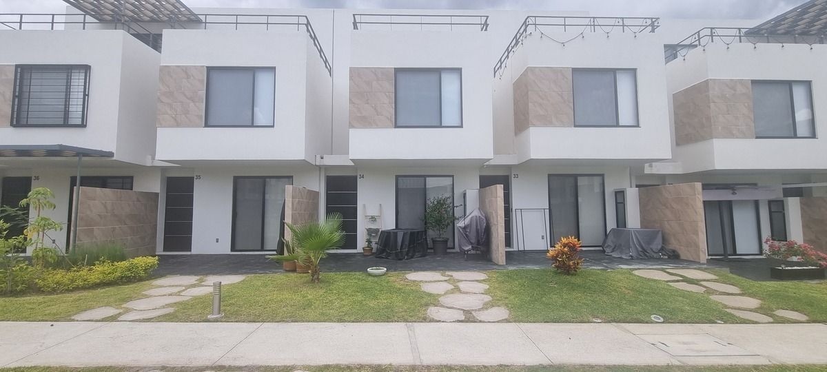 Casa en Venta o Renta con 3 Habitaciones, Alberca y Amenidades en Xochitepec