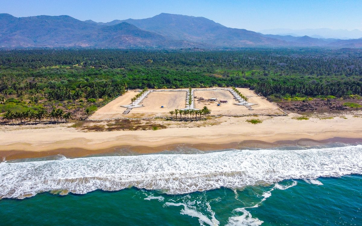 Terreno residencial en fraccionamiento privado frente al mar