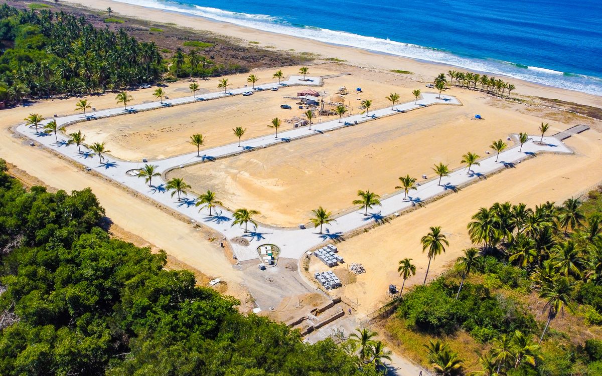 Terreno residencial en fraccionamiento privado frente al mar