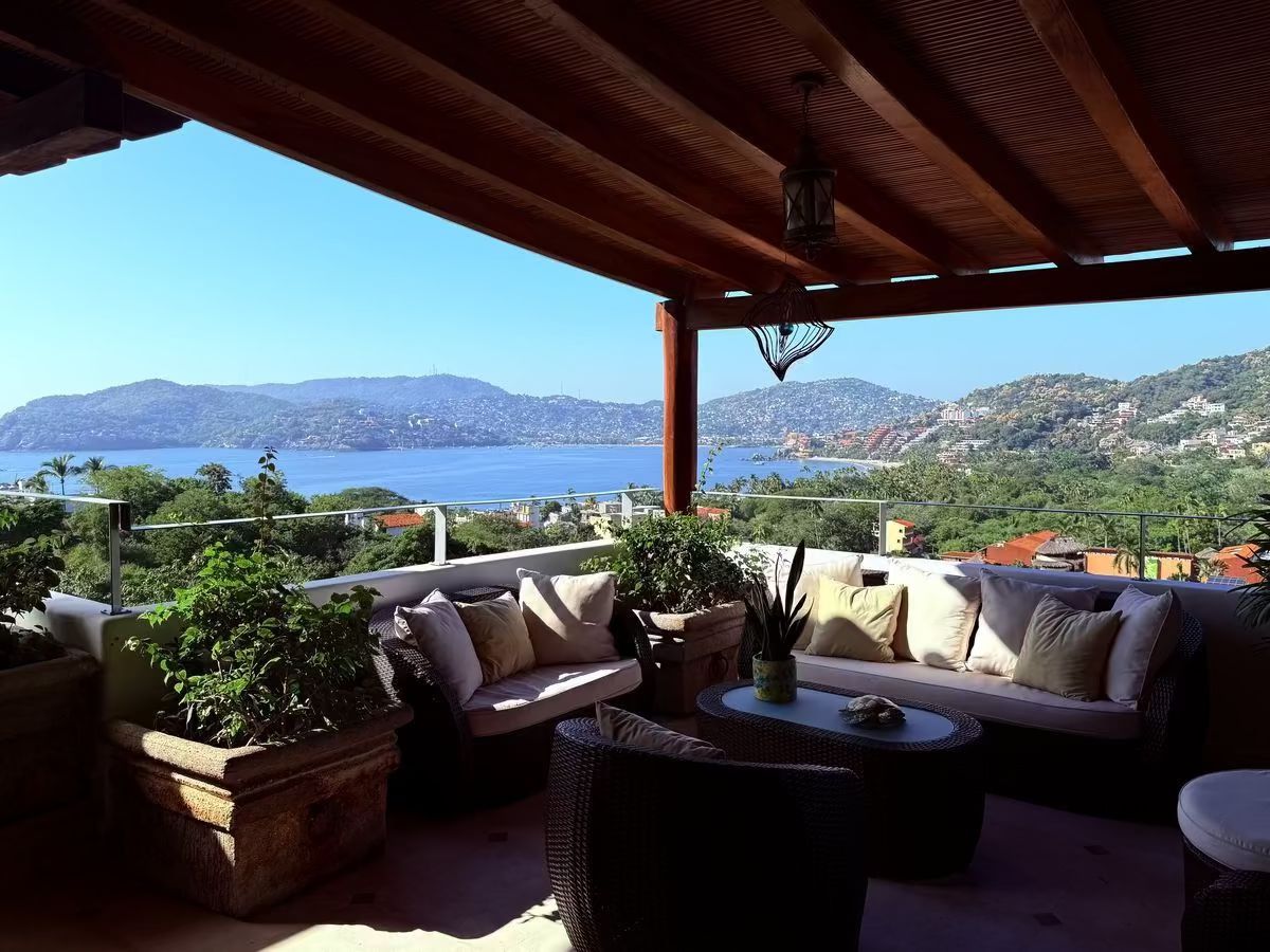 Ocean-View Penthouse in Villas El Tular–La Ropa