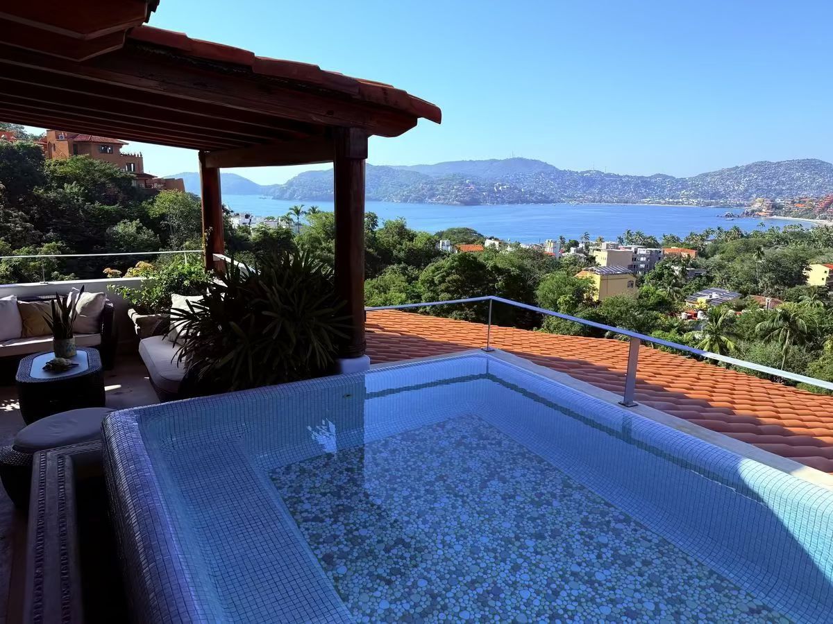 Ocean-View Penthouse in Villas El Tular–La Ropa