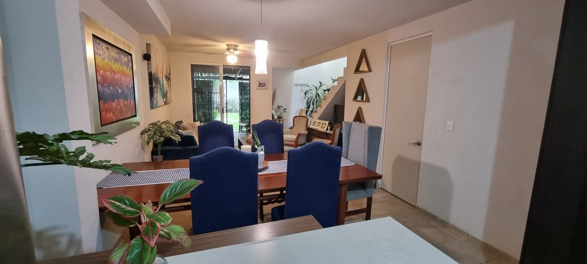 Casa en Venta con Alberca, Jacuzzi y Amenidades atrás del Club de Golf Sta Fe