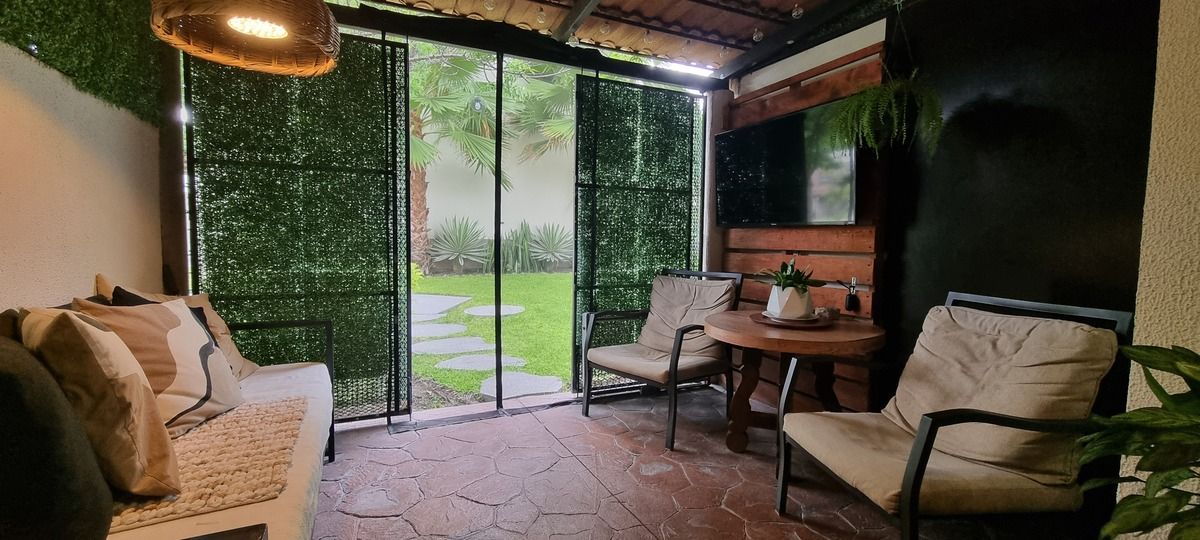 Casa en Venta con Alberca, Jacuzzi y Amenidades atrás del Club de Golf Sta Fe