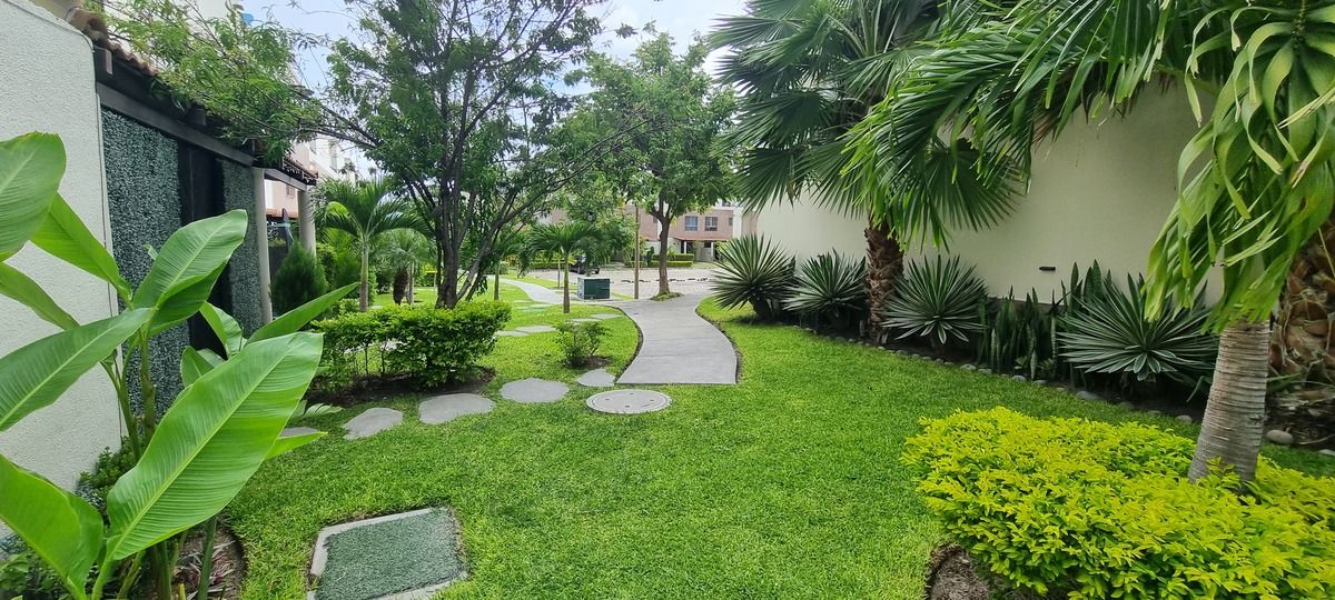 Casa en Venta con Alberca, Jacuzzi y Amenidades atrás del Club de Golf Sta Fe