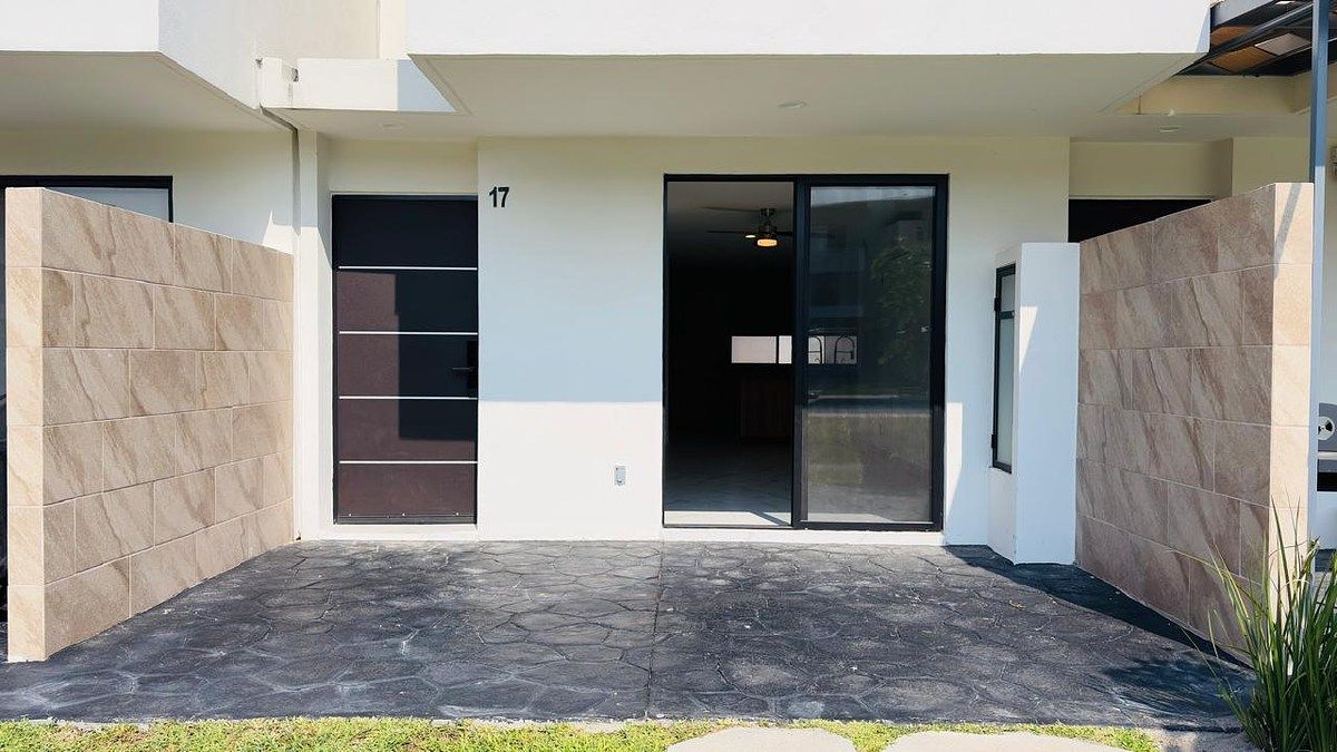 Casa en Renta Sin Amueblar con 3 Habitaciones, Alberca y Amenidades, Xochitepec