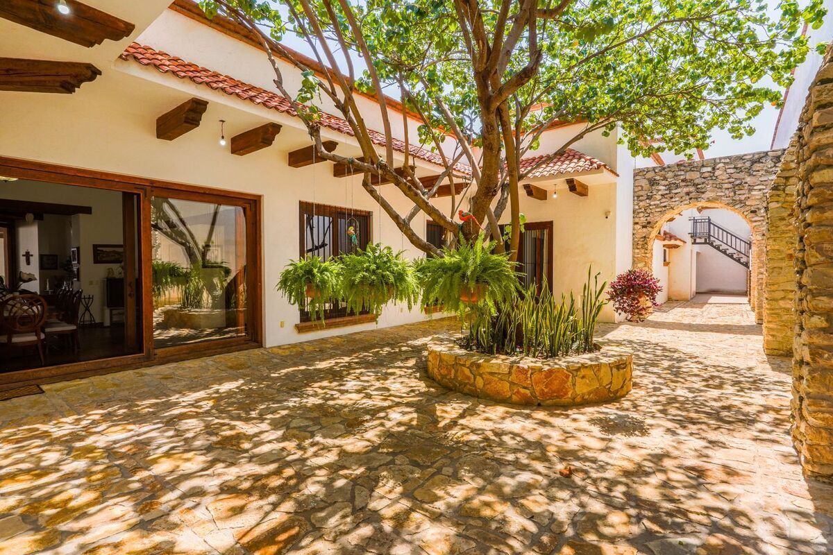 Venta de hermosa Quinta dentro de la ciudad en zona residencial.