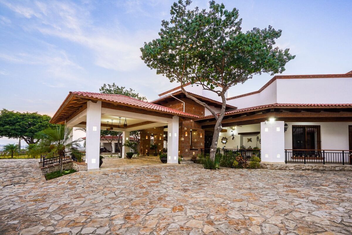 Venta de hermosa Quinta dentro de la ciudad en zona residencial.