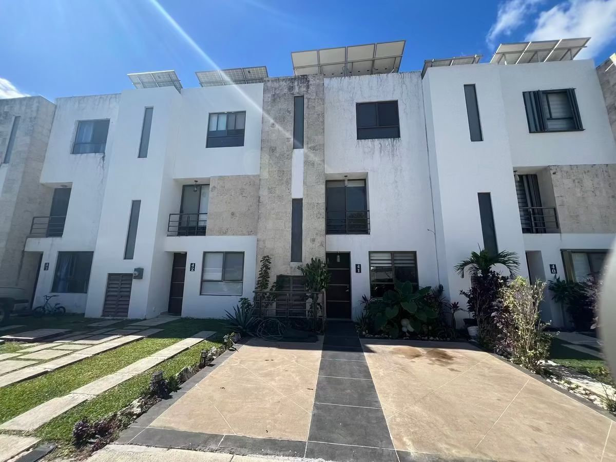 3 Bed 2.5 Bath Multi Level House in Bali Phase 1 with Solar Panels