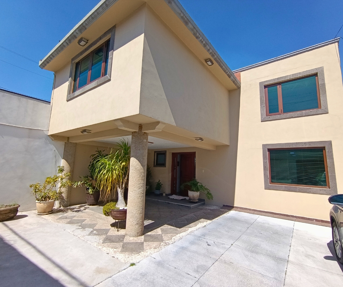 Casa remodelada en venta en San Jerónimo Chicahualco, Metepec