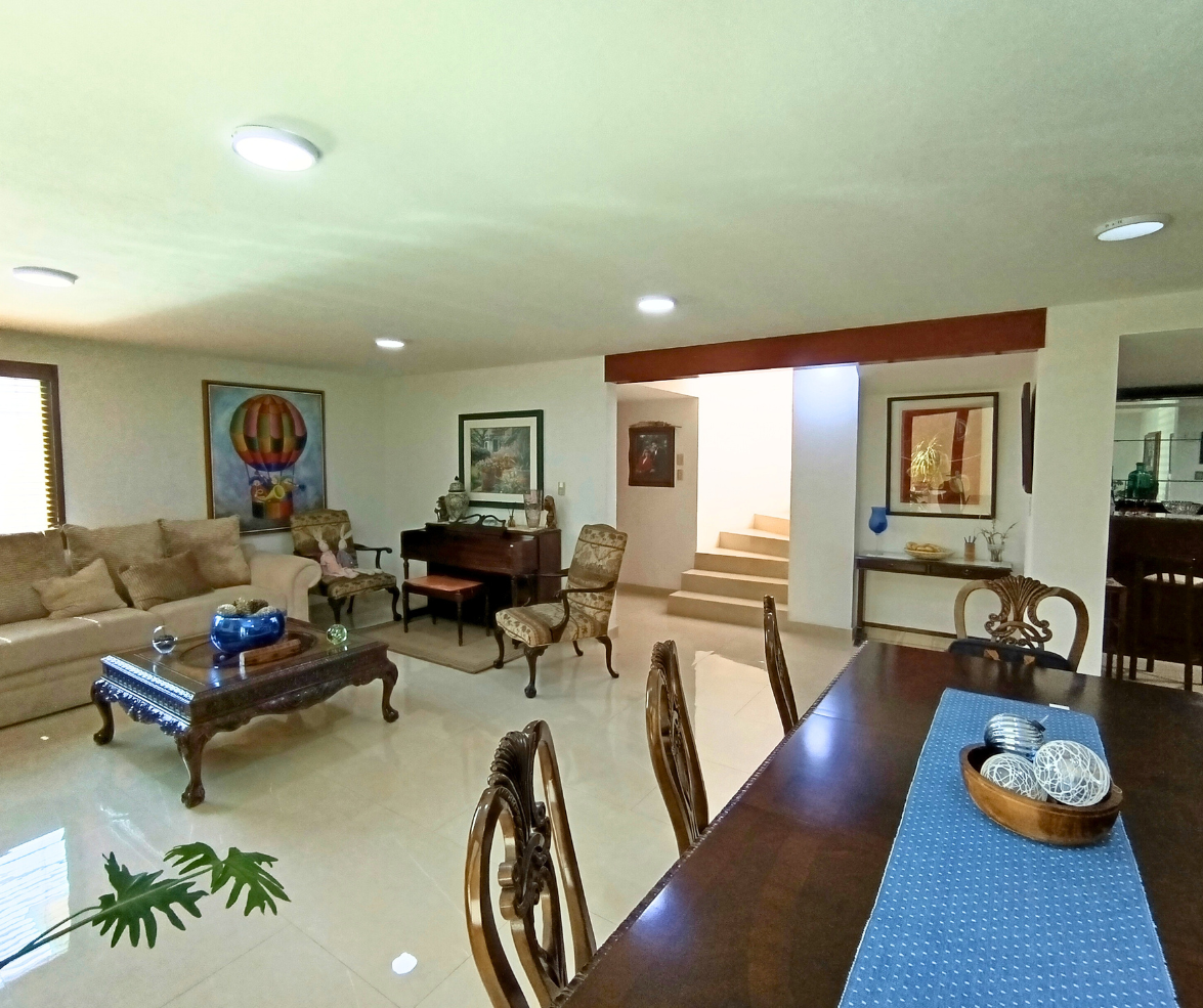 Casa remodelada en venta en San Jerónimo Chicahualco, Metepec