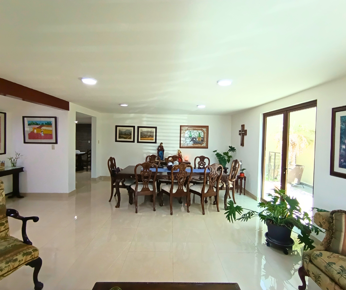 Casa remodelada en venta en San Jerónimo Chicahualco, Metepec