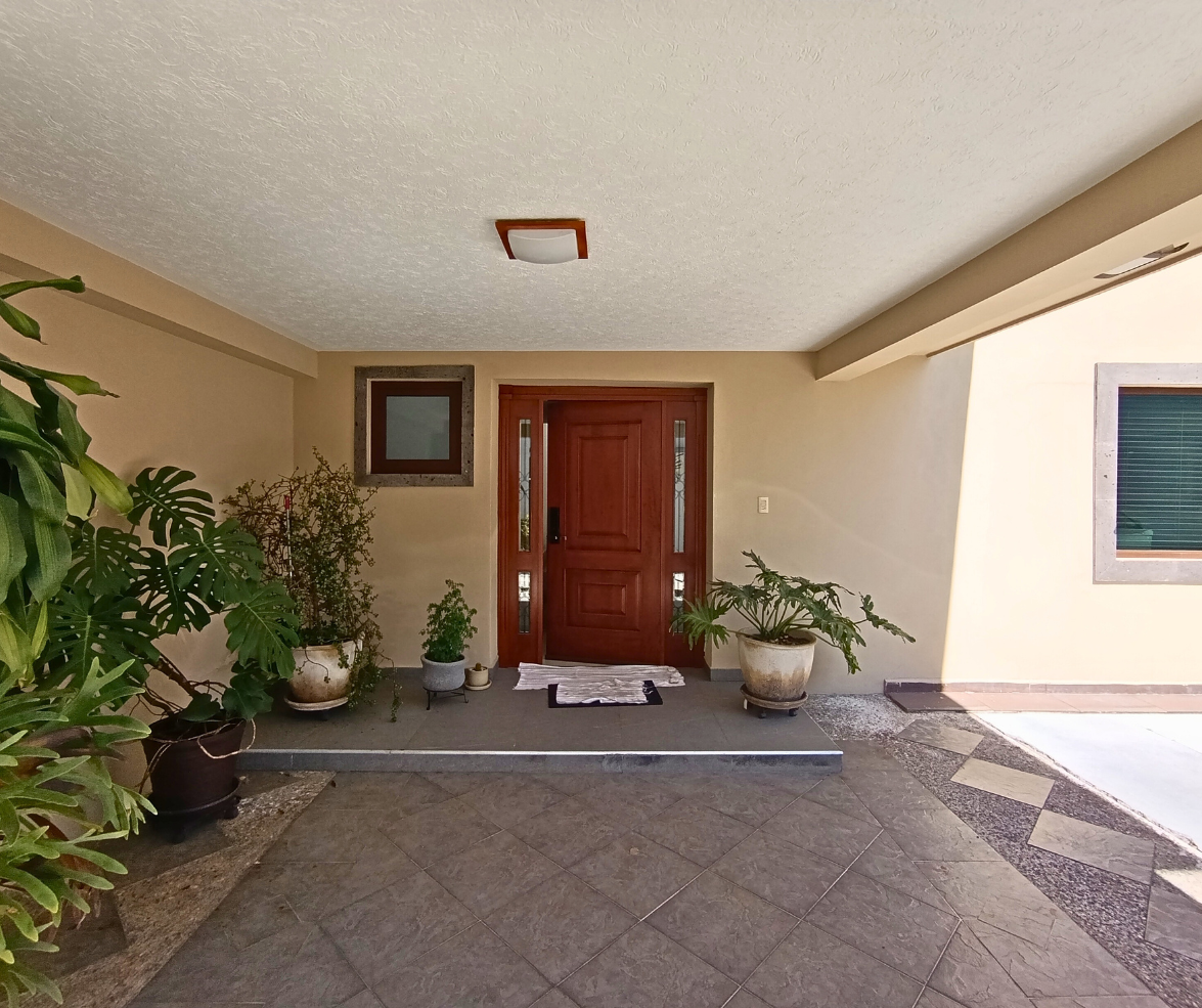 Casa remodelada en venta en San Jerónimo Chicahualco, Metepec
