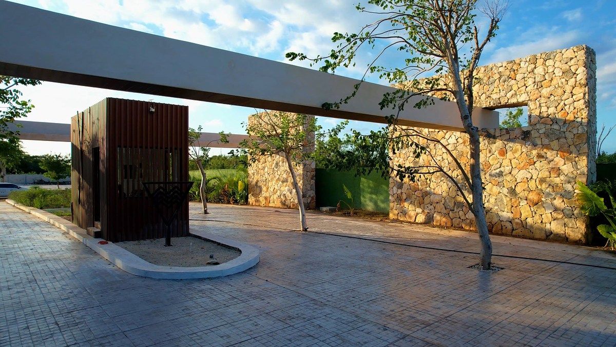 Lote en reventa en Privada de Conkal con amenidades.