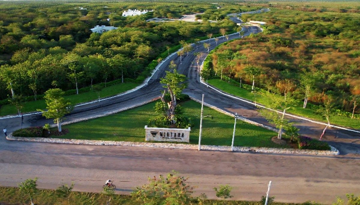 Lote en reventa en Privada de Conkal con amenidades.