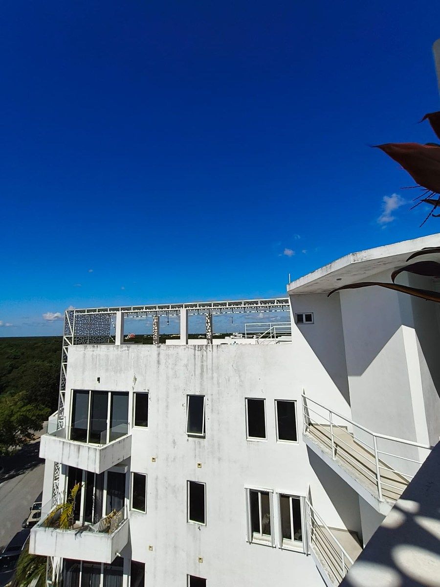 STARLIGHT TOWERS 3 Bedroom Super Lock/Off Condominium