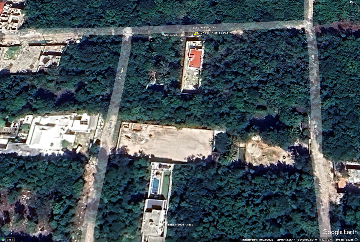 Lote de Terreno en Colonia Alamos Cancún, entre Huayacán y la Luna ID3124