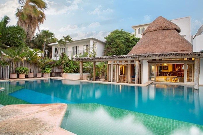 A stunning residence in Poktapok, an oasis in the heart of the Hotel Zone.