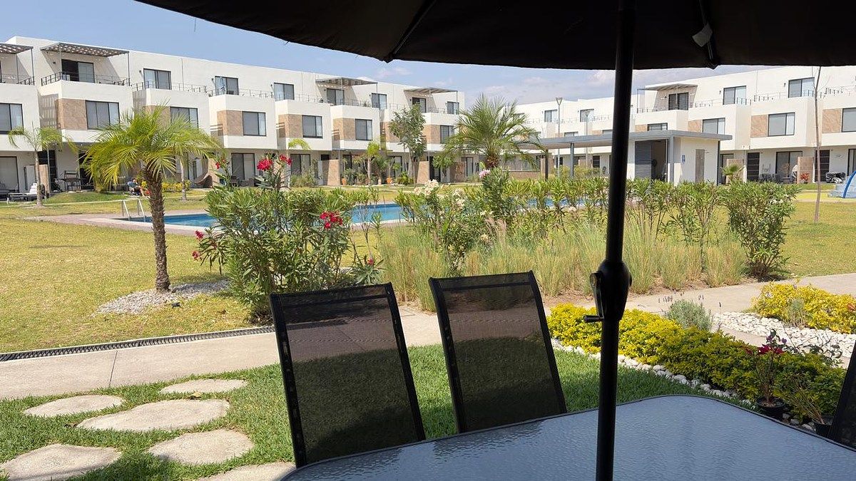 Casa Amueblada en Renta con 3 Habitaciones, Alberca y Amenidades en Xochitepec