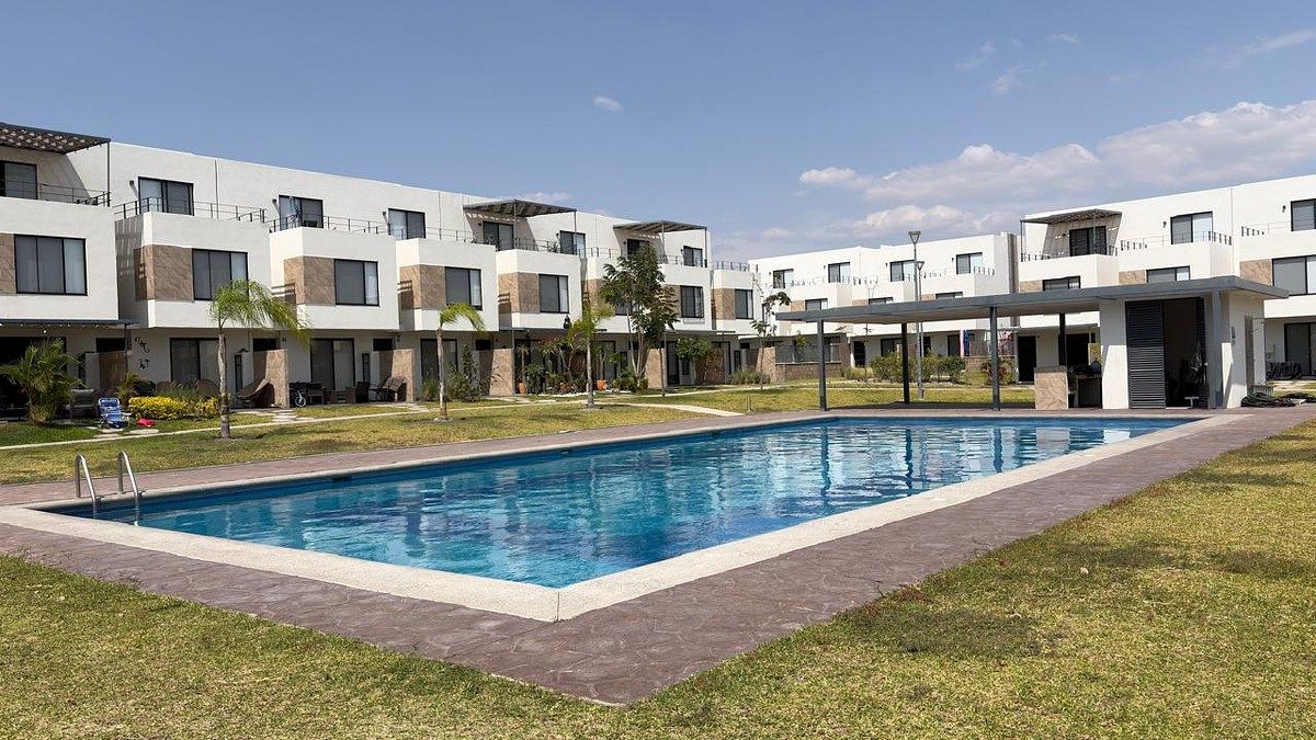 Casa Amueblada en Renta con 3 Habitaciones, Alberca y Amenidades en Xochitepec