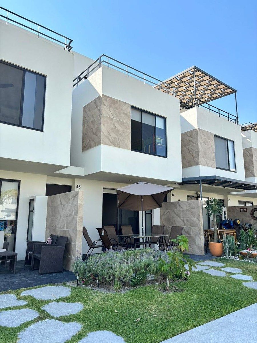 Casa Amueblada en Renta con Patio Particular, Alberca y Amenidades en Xochitepec