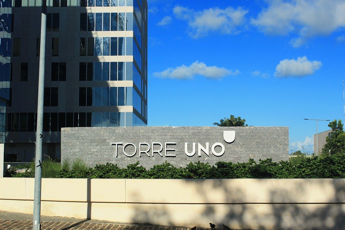 Oficina en Torre 1 de 100 m2 en renta - HI2602448