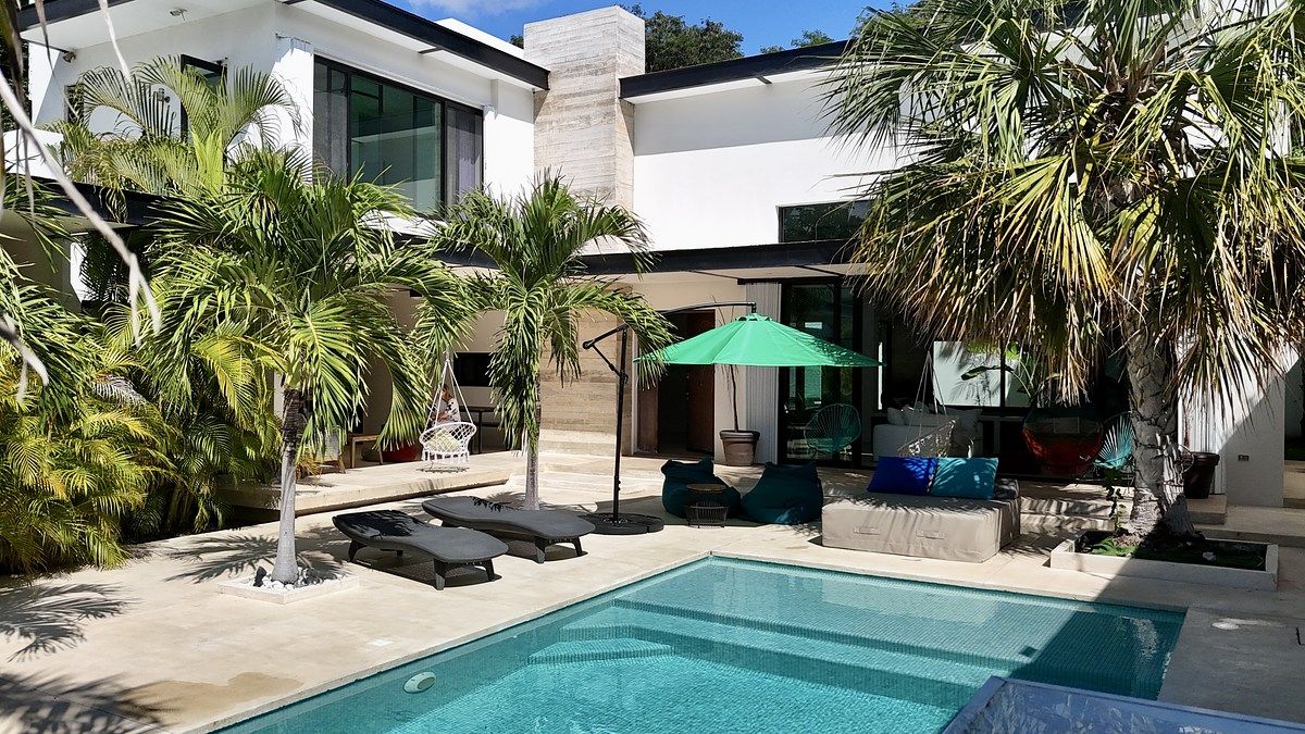 Villa de Lujo con Piscina Privada en un Oasis de Naturaleza – Cerca de Playa del