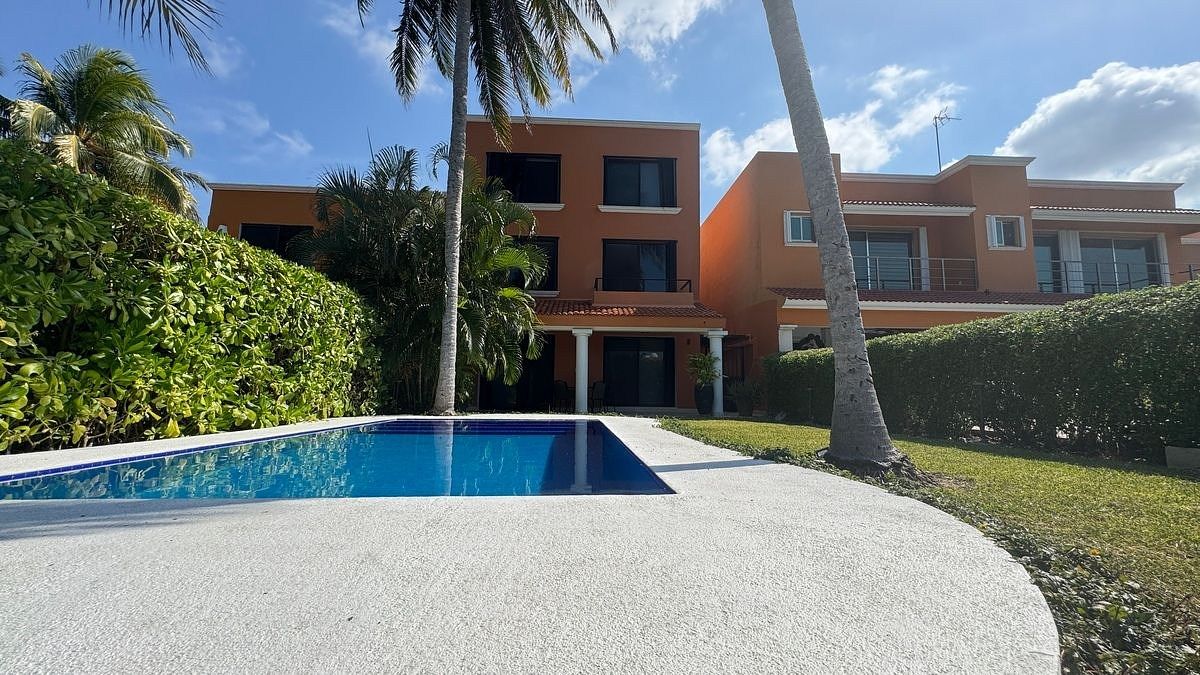 VILLA CANCUN 4 recamaras Frente a Laguna - ZONA HOTELERA
