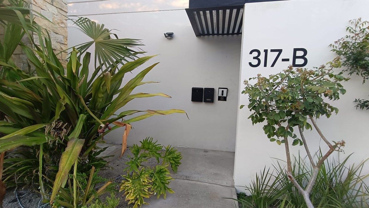 Townhouse de 3 niveles en renta en Privada Natuur, Montebello - HI2603455