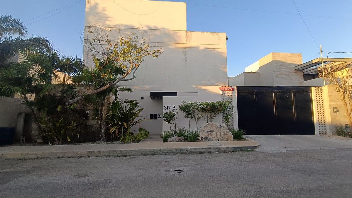 Townhouse de 3 niveles en renta en Privada Natuur, Montebello - HI2603455