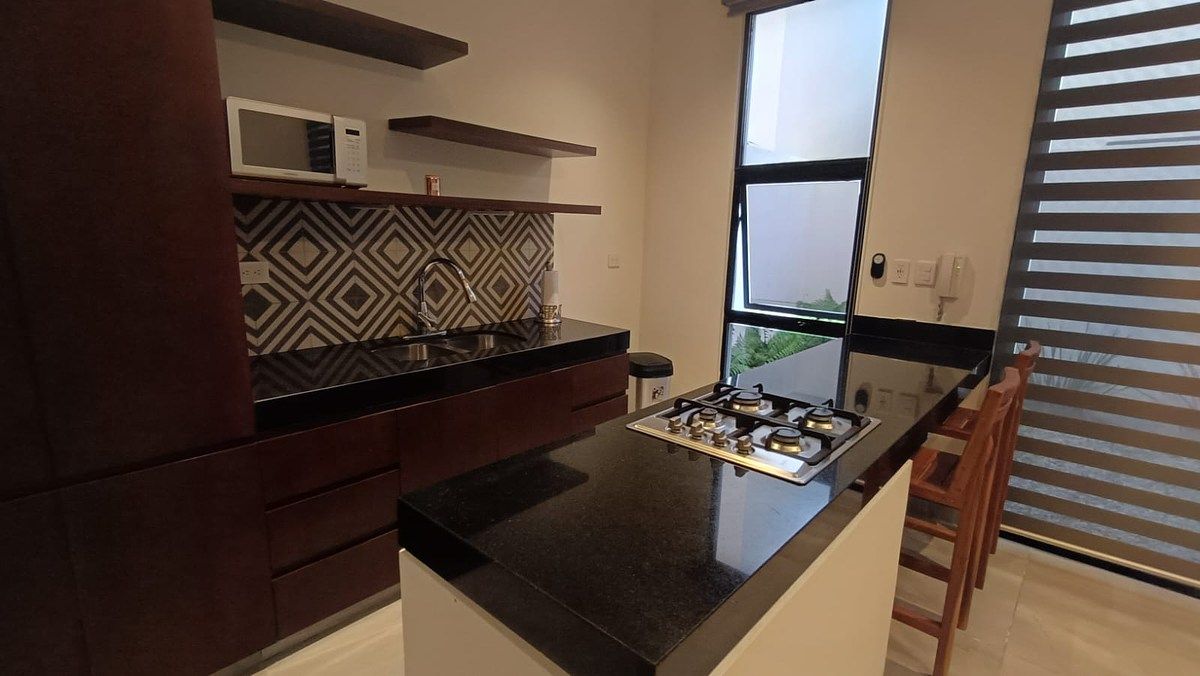 Townhouse de 3 niveles en renta en Privada Natuur, Montebello - HI2603455