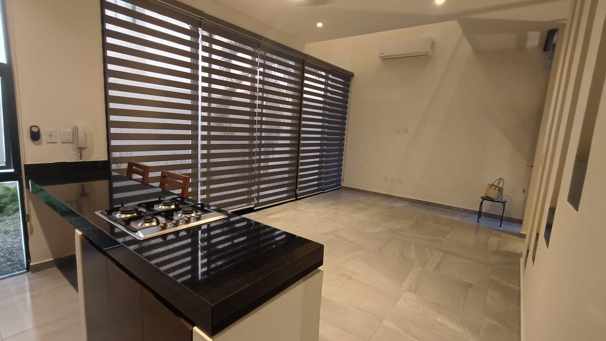 Townhouse de 3 niveles en renta en Privada Natuur, Montebello - HI2603455