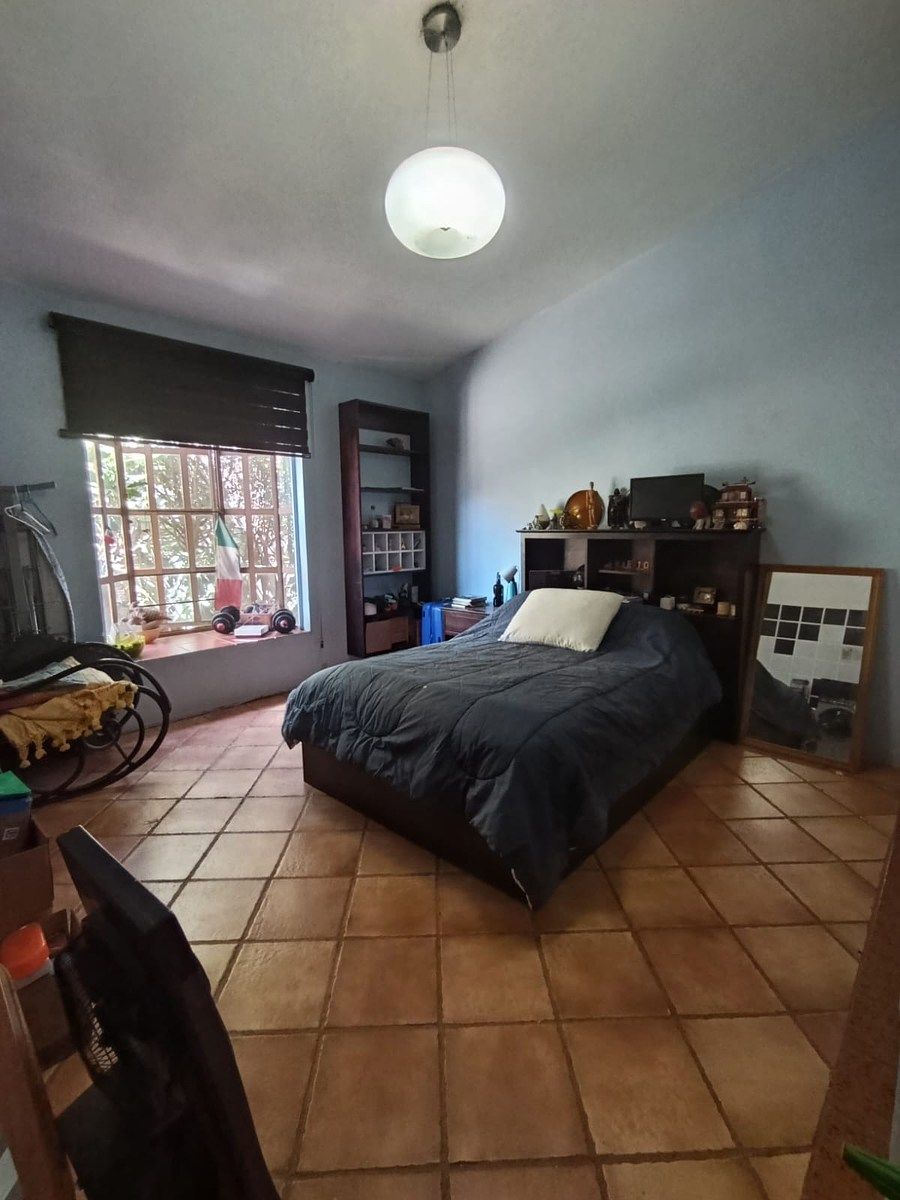 Residencia con Amplios Espacios y Jardín en Lomas de Sierra Juárez