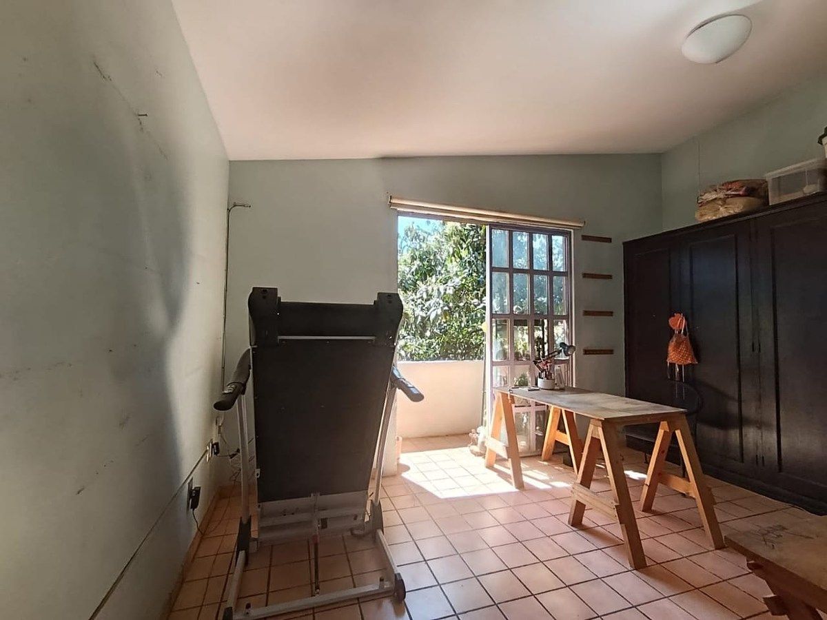 Residencia con Amplios Espacios y Jardín en Lomas de Sierra Juárez