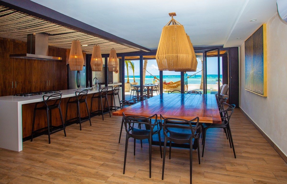 Casa La Belle Vie: lujo renovado frente a la bahía en Akumal