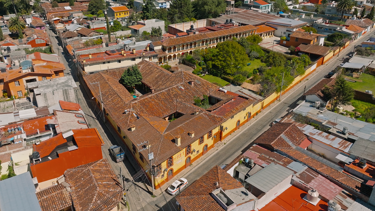Propiedad con 49 habitaciones, Estacionamiento y Jardín en El Cerrillo