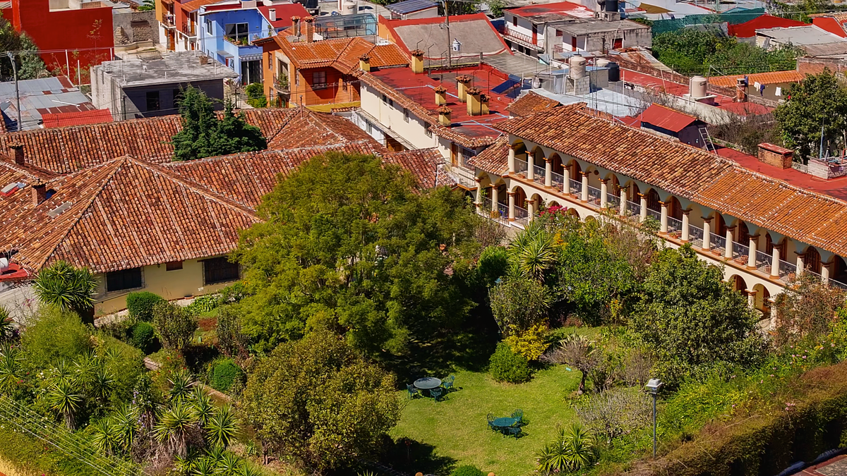 Propiedad con 49 habitaciones, Estacionamiento y Jardín en El Cerrillo
