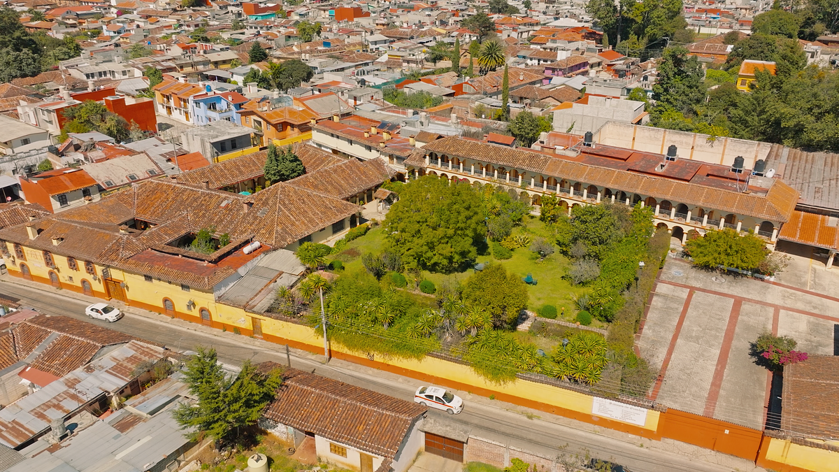 Propiedad con 49 habitaciones, Estacionamiento y Jardín en El Cerrillo
