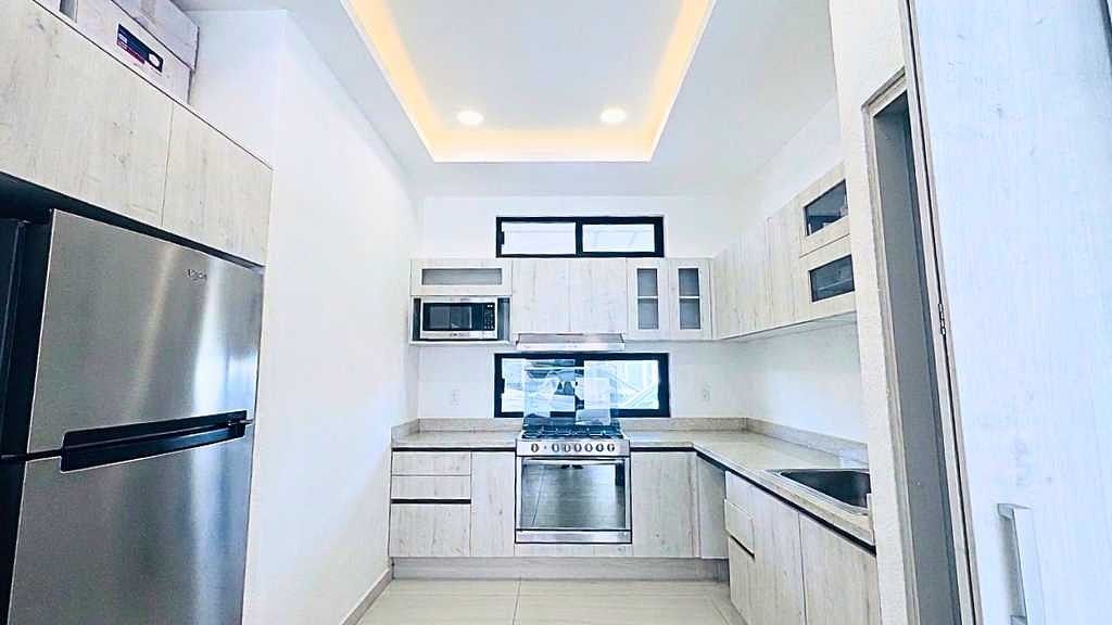 Casa 3 niveles 4 Recamaras 5.5 Baños, Alberca privada + RoofTop en Cancún