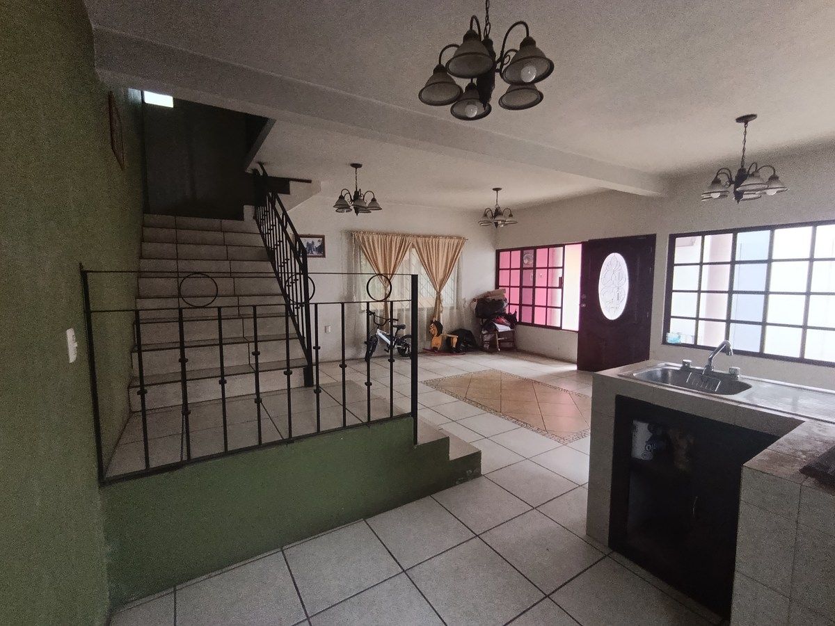 Propiedad en Col. Adolfo López Mateos, Oaxaca: Casa + Departamento