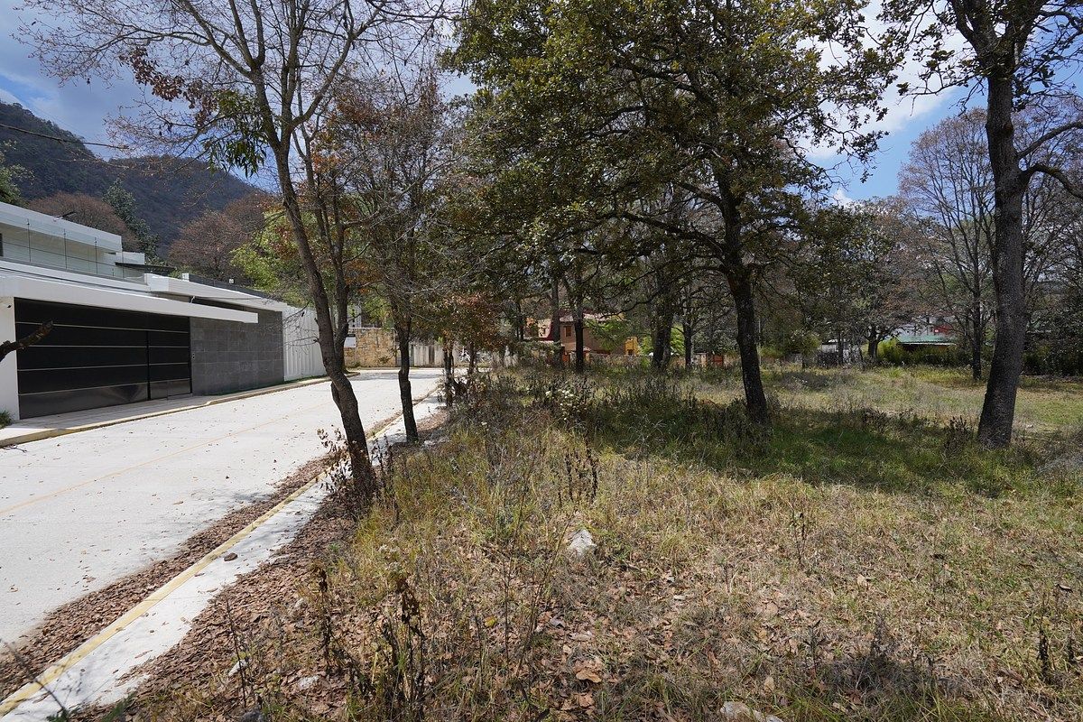 Gran Oportunidad de Inversión: Terreno de 2,496.10 m² en La Cañada