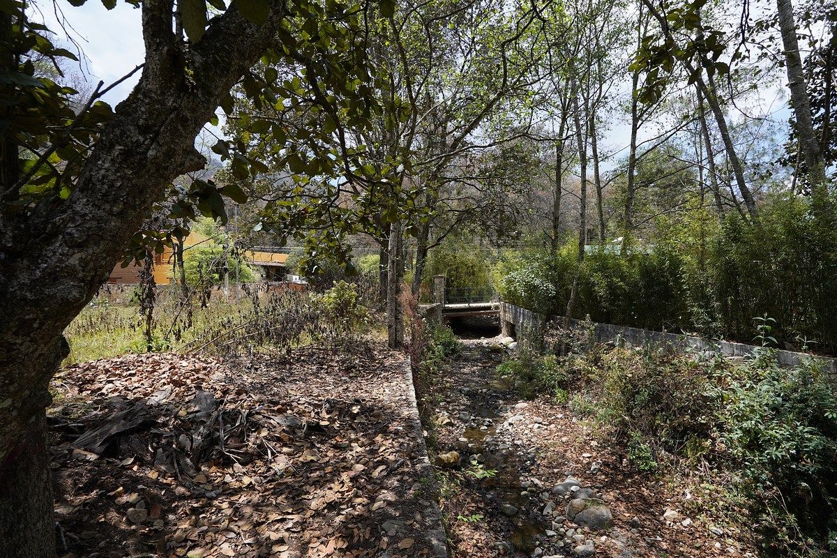 Amplio Lote de 1275.10 m² en La Cañada