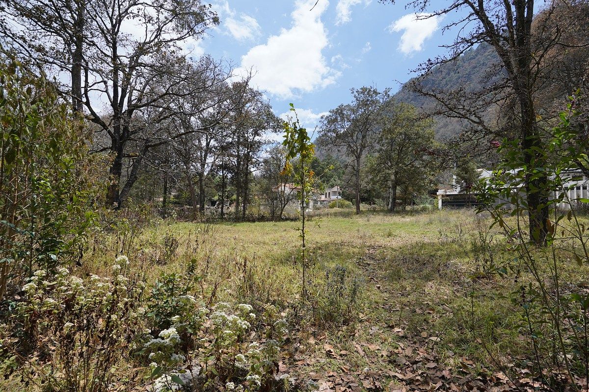 Terreno en venta de 1,221 m² en La Cañada